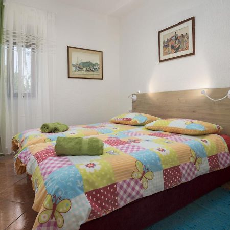 Karmelo Appartment Davorka 로비니 외부 사진