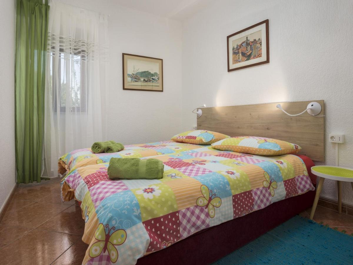 Karmelo Appartment Davorka 로비니 외부 사진