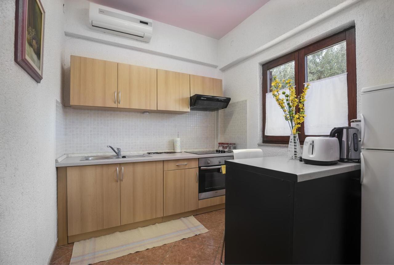 Karmelo Appartment Davorka 로비니 외부 사진