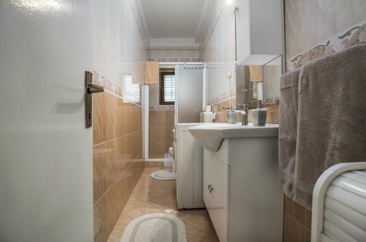 Karmelo Appartment Davorka 로비니 외부 사진