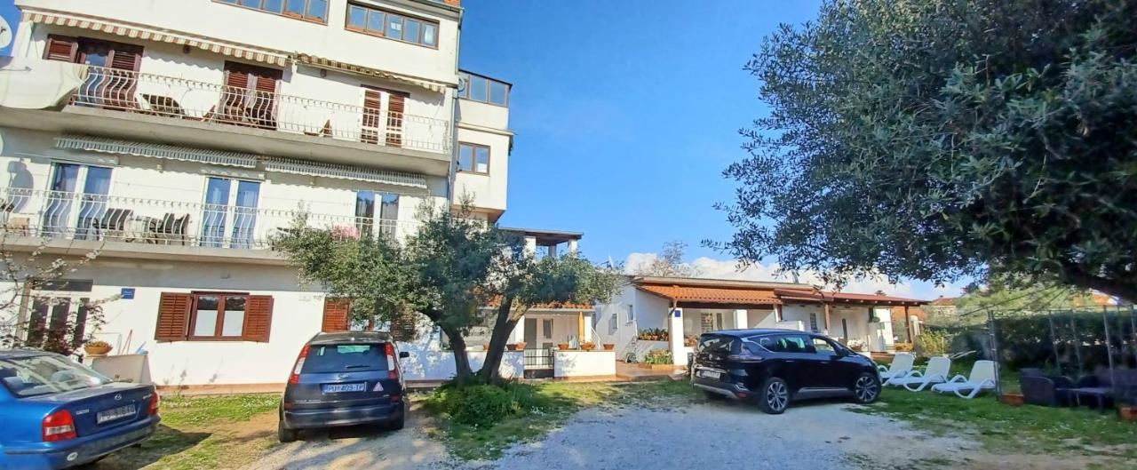 Karmelo Appartment Davorka 로비니 외부 사진