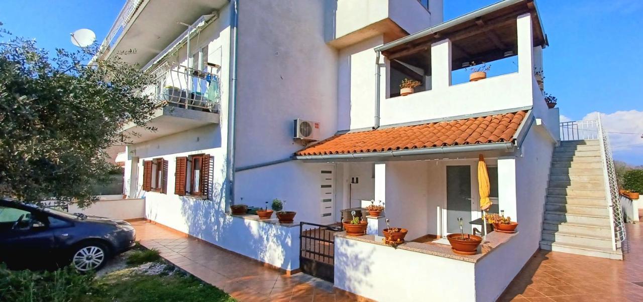 Karmelo Appartment Davorka 로비니 외부 사진
