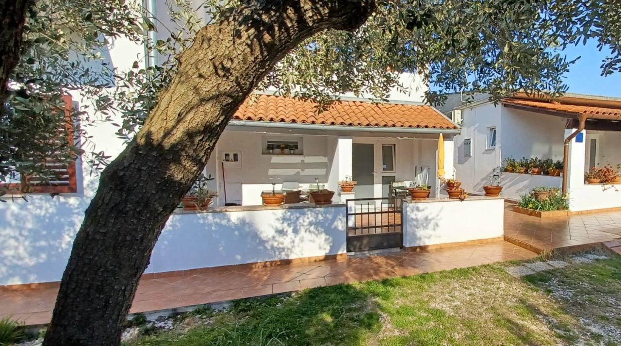 Karmelo Appartment Davorka 로비니 외부 사진
